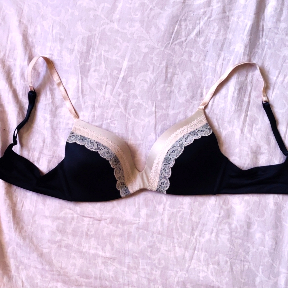 Gilligan & O'Malley 34A Black n tan lace padded bra underwire-free.